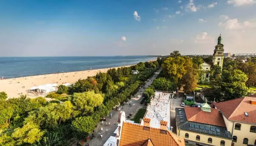 Ile kosztuje nocleg nad morzem? Sprawdź ceny i oszczędzaj na wakacjach