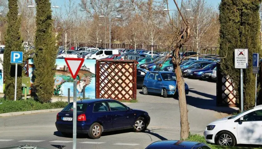 Gdzie zaparkować przy pałacu w Wilanowie? Sprawdź opcje parkingowe