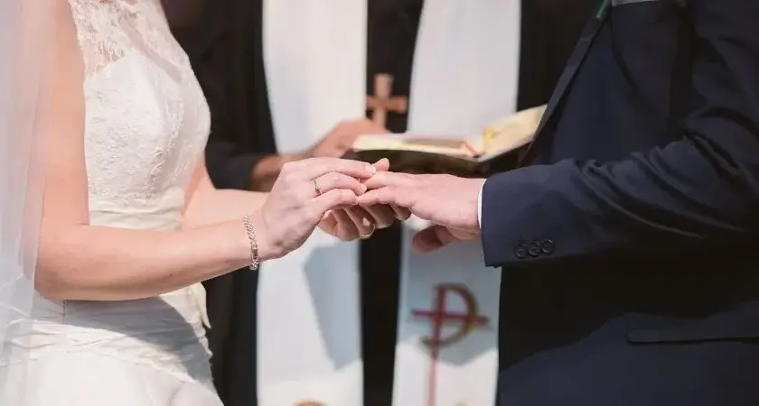 Czy pieszczoty w małżeństwie to grzech? Wyjaśnienie z perspektywy religii i moralności