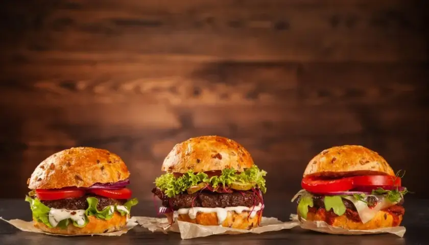 Ile kalorii ma burger wołowy? Zaskakujące różnice w kaloryczności