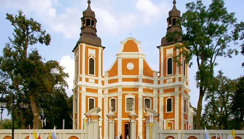 Sanktuarium Lubasz - niezwykłe miejsce kultu Królowej Rodzin w Wielkopolsce
