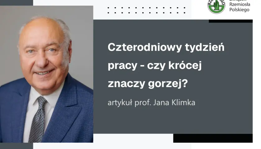 Uśmiechnięty mężczyzna w garniturze, artykuł prof. Jana Klimka o czterodniowym tygodniu pracy.