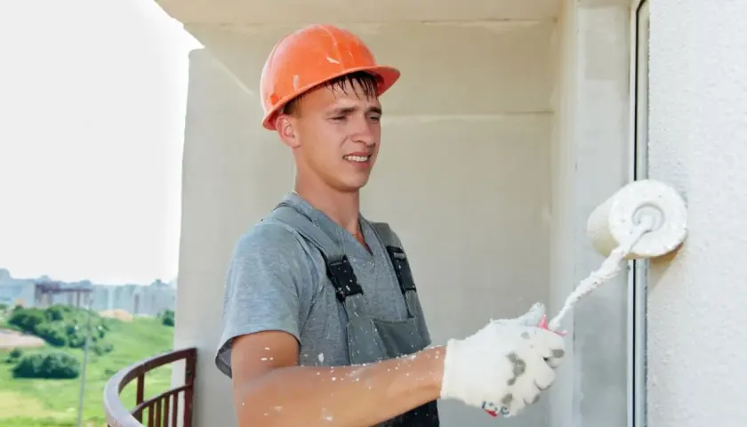 Ocieplenie budynku: Zgłoszenie czy pozwolenie? Uniknij kar!