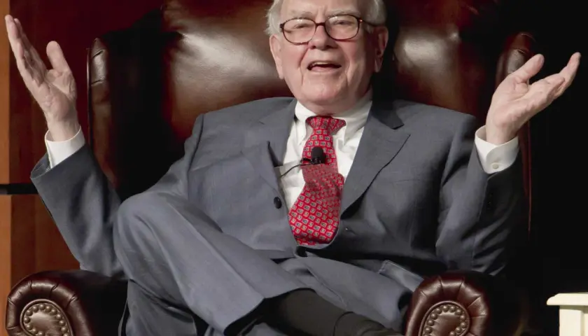 Warren Buffett, znany z inwestycyjnego geniuszu, mimo braku formalnego wykształcenia w dziedzinie finansów, zdobył wiedzę dzięki samokształceniu.