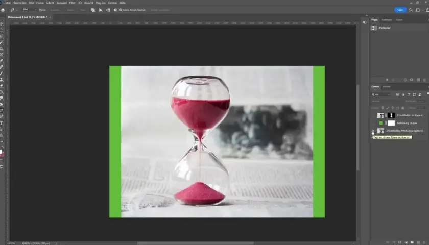 Jak wyciąć klepsydrę w Photoshopie? Na ekranie widać program z otwartym plikiem i warstwami.