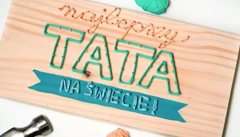Najlepszy tata na świecie! Przedszkolny prezent dla taty, wykonany techniką string art.