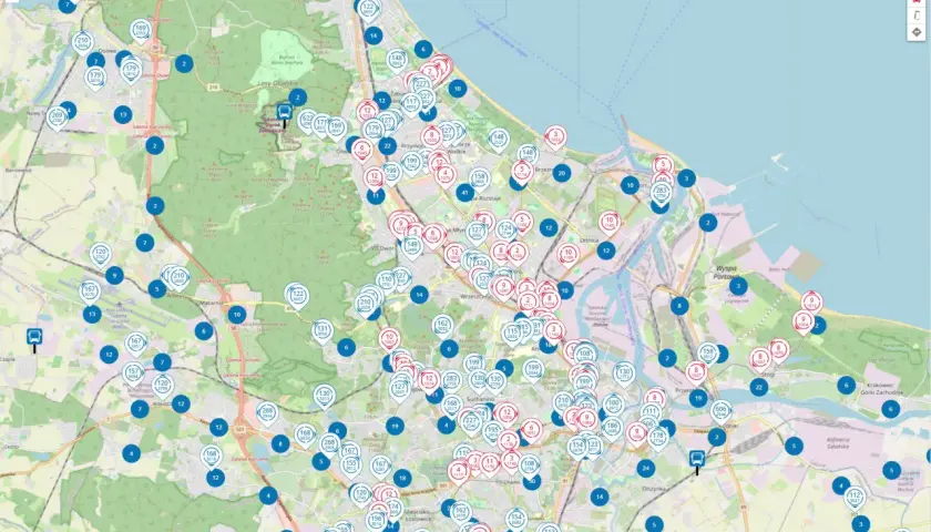 Mapa pokazuje sieć **Gdańsk public transport** z zaznaczonymi przystankami i trasami.