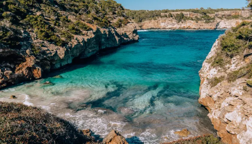 Najlepsze atrakcje w Cala D'Or, które musisz zobaczyć na Majorce