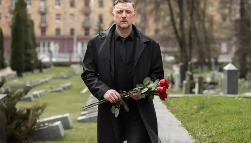 Sennik widzieć zmarłego męża: Znaczenie i interpretacja snów o ukochanym