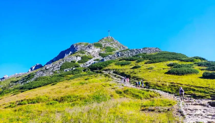Giewont: Najłatwiejszy szlak i jak bezpiecznie wejść na szczyt