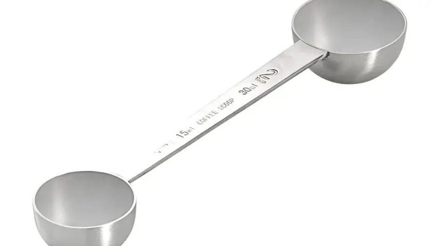 Metalowa miarka z dwoma końcówkami, z oznaczeniami 15ml i 30ml.