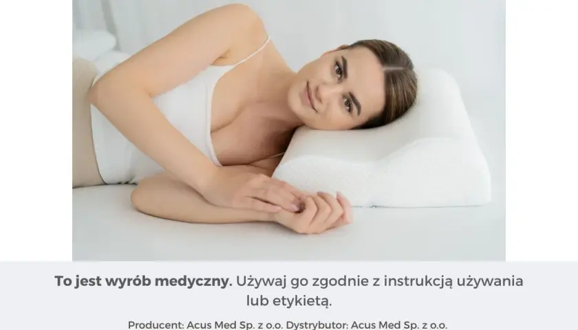 Kobieta odpoczywa na poduszce ortopedycznej, pokazując, jak spać na poduszce ortopedycznej dla komfortu i wsparcia.