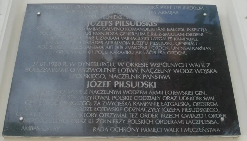 Zapomniana tablica upamiętniająca Józefa Piłsudskiego: historia i lokalizacja