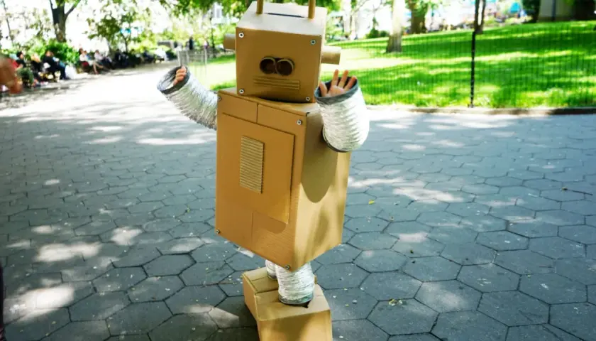 Jak zrobić strój robota z kartonu – prosty sposób na kreatywny kostium