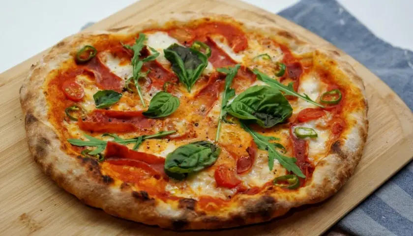Czy pizza jest niezdrowa? Odkryj, co naprawdę kryje się w składnikach