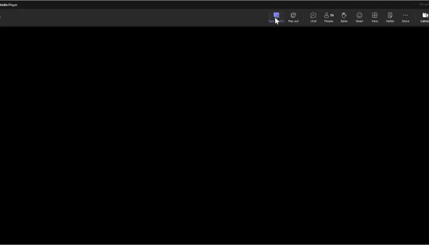 Udostępnianie ekranu w trakcie spotkania. Widoczny pasek narzędzi z opcjami: "Take control", "Pop out", "Chat", "People", "Raise", "React", "View", "Notes", "More", "Camera", "Mic".