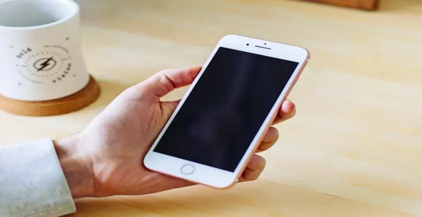 Jak włączyć długo nieużywany telefon? Proste kroki, które pomogą