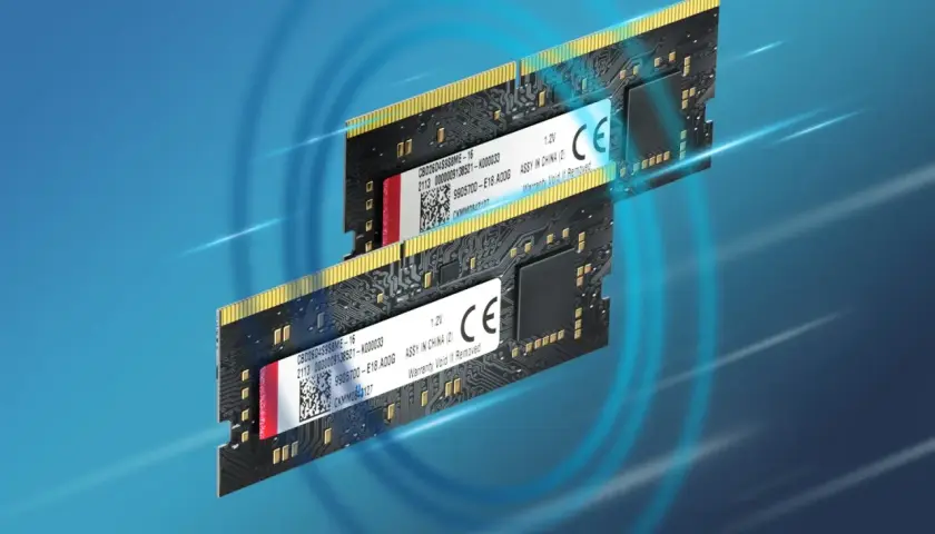 Dos módulos de memoria RAM en configuración dual channel, con etiquetas y chips visibles, sobre un fondo azul con círculos concéntricos.