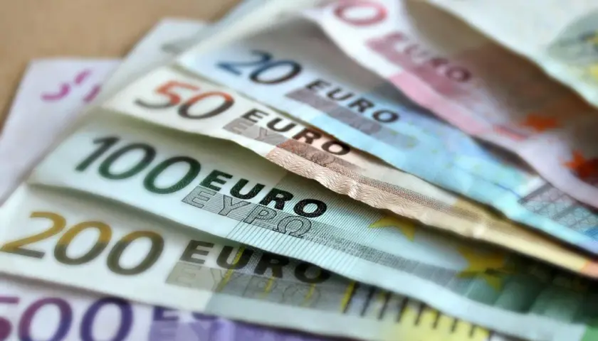 Euro banknoty o nominałach 100, 200 i 500 euro. Chorwacja już wkrótce będzie używać tej waluty.