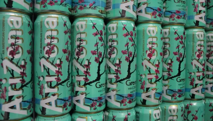 Od ilu lat można pić napój Arizona? Sprawdź, co warto wiedzieć