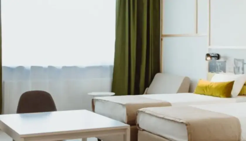 Ceny noclegów w Warszawie: Jak znaleźć tani hotel i nie przepłacić?