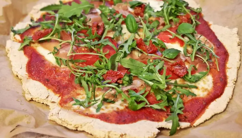 Jak zrobić pizzę z płatków owsianych: przepis na zdrową alternatywę pizzy