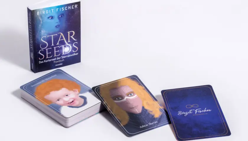 Das Kartenset "Star Seeds" von Birgit Fischer mit Praxisbuch und Karten, darunter "Sternenvolk Menschen" und "Ashtar Sheran".