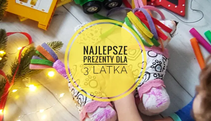 Kolorowe zabawki dla 3 latka blog. Pluszowy jednorożec, klocki i pisaki tworzą radosną scenkę.