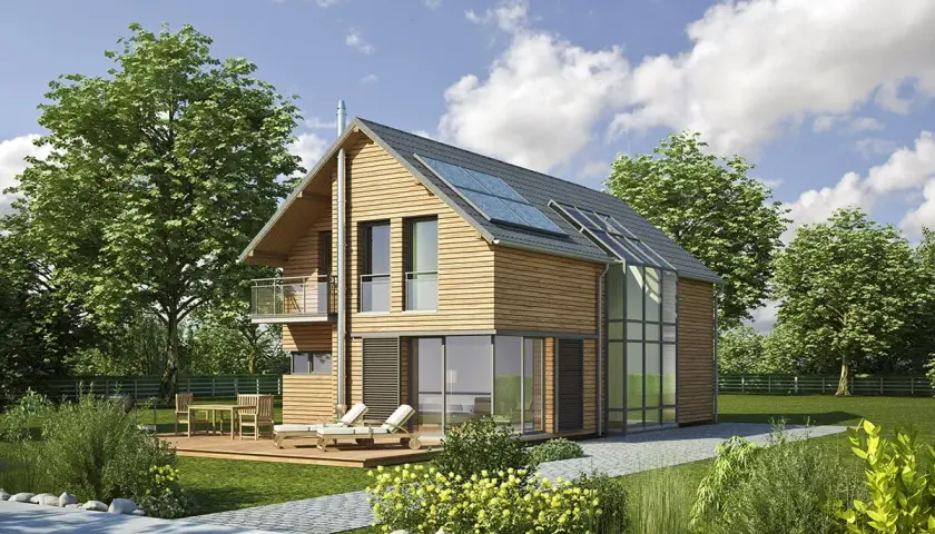 Maison moderne en bois avec panneaux solaires sur le toit, offrant une isolation optimale pour une maison passive. Jardin verdoyant et terrasse invitante.