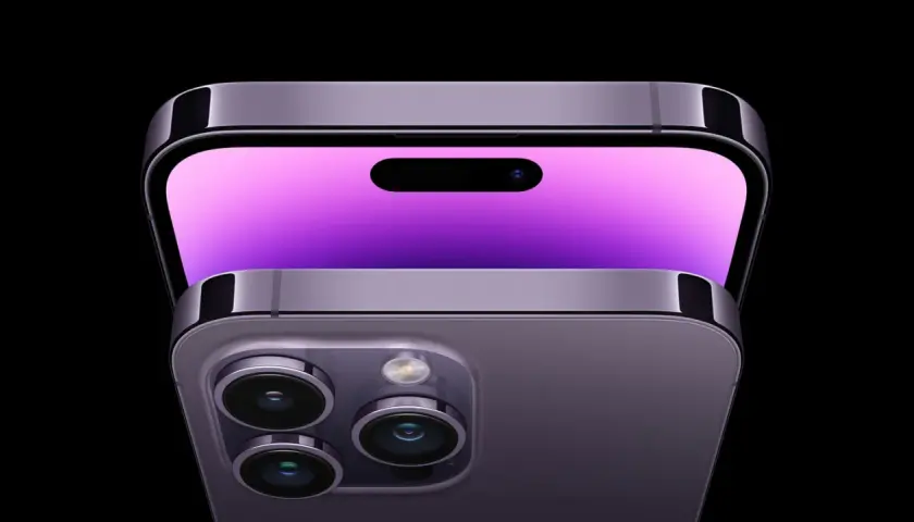 Nowy iPhone 14 Pro z fioletowym ekranem i potrójnym aparatem.