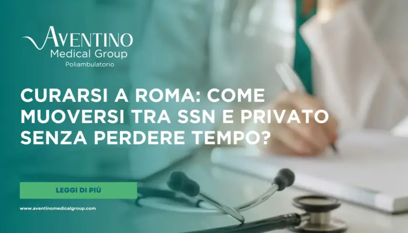 Aventino Medical Group: curarsi a Roma, come muoversi tra SSN e privato senza perdere tempo. Stetoscopio e mano che scrive.