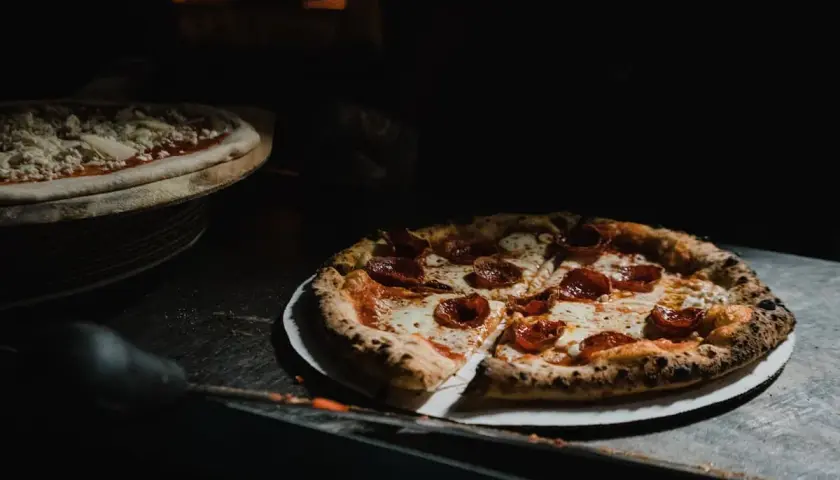 Ile kalorii ma pizza z Biedronki? Sprawdź, co naprawdę jesz