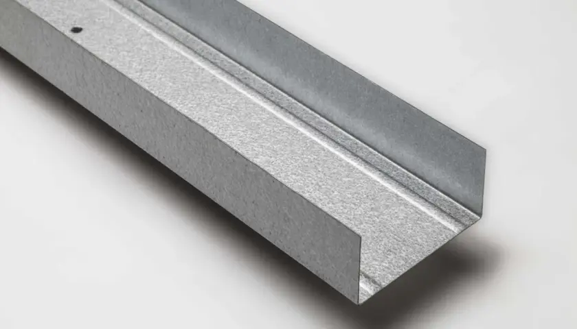 Profilo metallico zincato, ideale come ante per nicchie in cartongesso, per creare spazi funzionali e moderni.