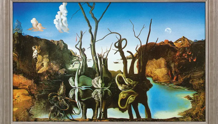 Elefantes con trompas retorcidas y cisnes reflejados en un paisaje onírico de Dalí.