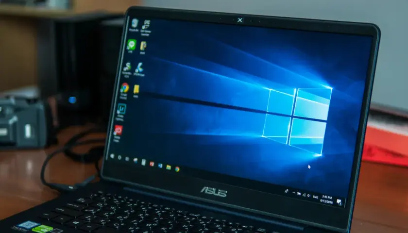 Gdzie jest kamera w laptopie? Odkryj jej ukrytą lokalizację