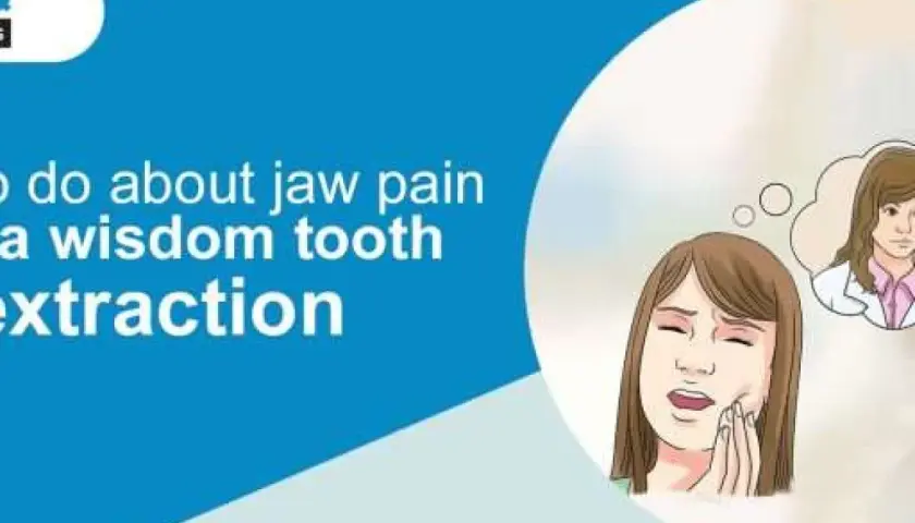 Mujer con dolor mandibular tras extracción de muela, pensando en su dentista.