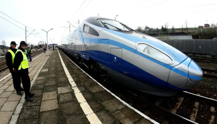 Ile jedzie Pendolino z Krakowa do Gdańska? Sprawdź czas przejazdu!
