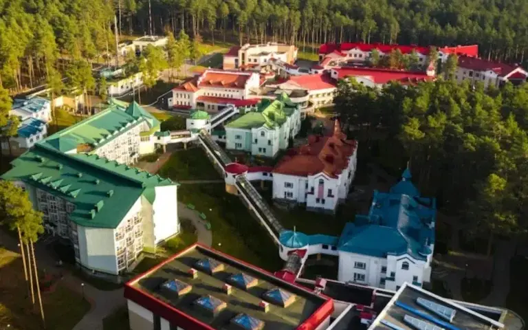 Jak napisać rezygnację z sanatorium do NFZ i uniknąć problemów