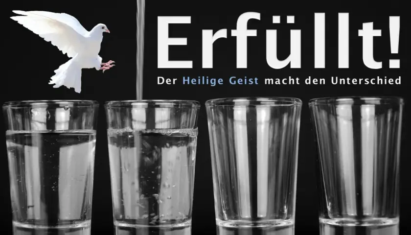 Ein weißer Taube fliegt über vier Gläser, von denen zwei mit Wasser gefüllt sind. Der Text "Erfüllt! Der Heilige Geist macht den Unterschied" erinnert an heiliger geist bibelstellen.