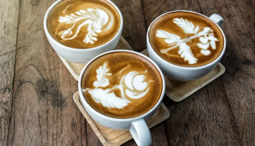 Ile kalorii ma kawa latte? Sprawdź, co wpływa na kaloryczność