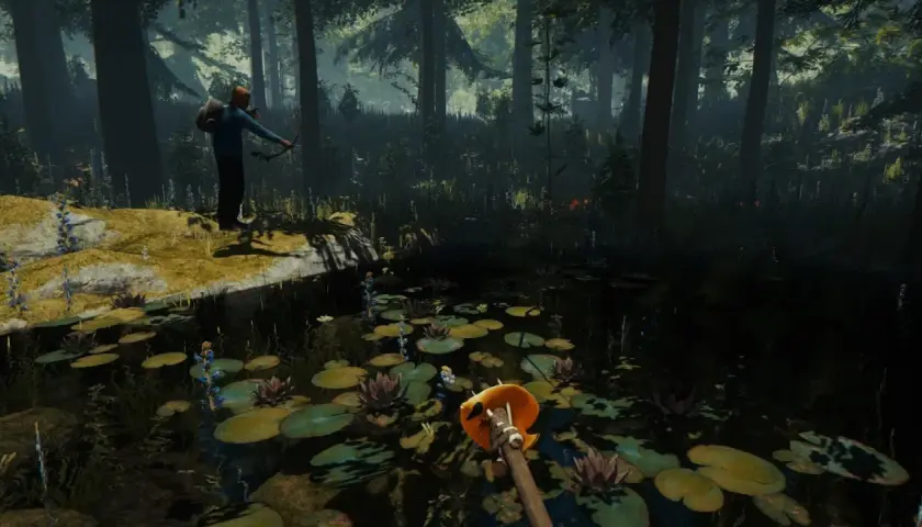 Postać z łukiem w lesie, gotowa do polowania. Klimat jak w najlepszych grach survival PC.