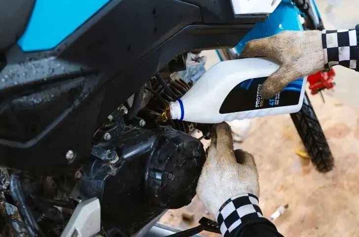 Co ile wymiana oleju w motocyklu? Kluczowe informacje i porady