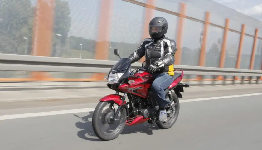Czy po autostradzie można jechać motocyklem? Przepisy i bezpieczeństwo