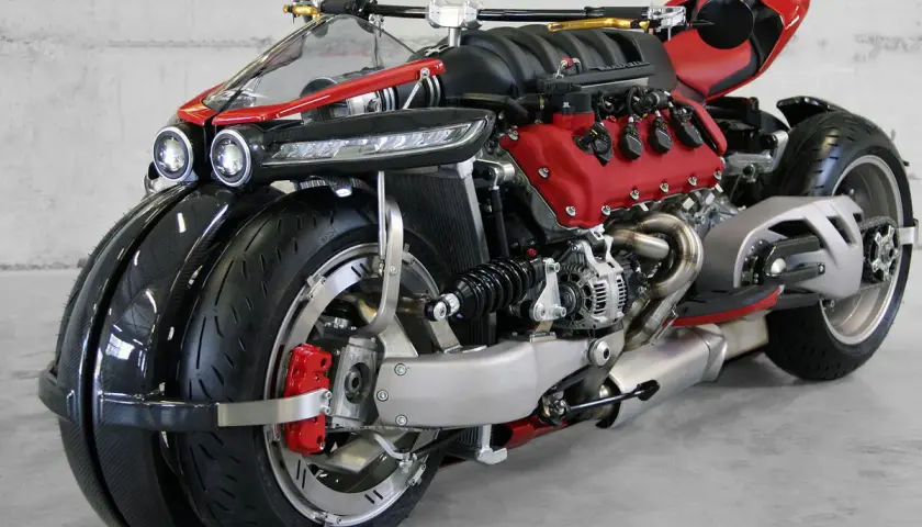 La Lazareth LM 847, una moto futurista con motor V8, doble rueda delantera y diseño agresivo.
