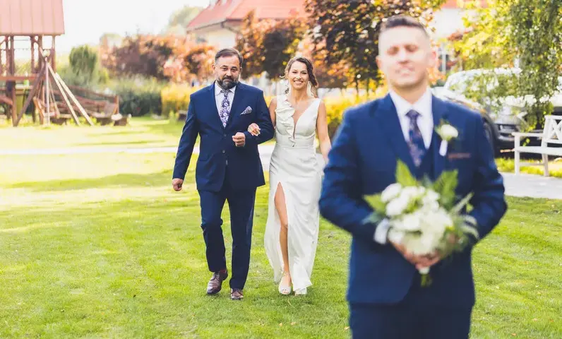 Ile bierze fotograf za 18? Ceny i co wpływa na koszt usług