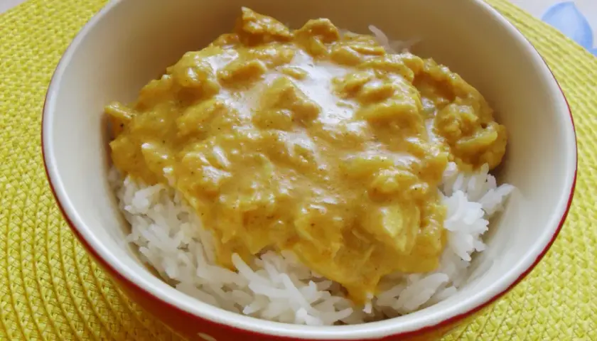 Jak zrobić sos curry do ryżu? Prosty przepis na idealny smak!