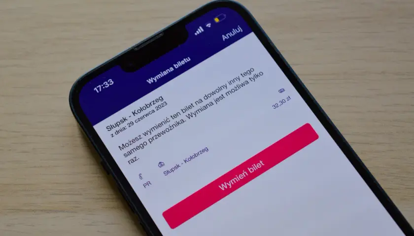 Ekran telefonu z opcją wymiany biletu na podróż Słupsk-Kołobrzeg. Możliwa jest wymiana na dowolny inny bilet tego samego przewoźnika.