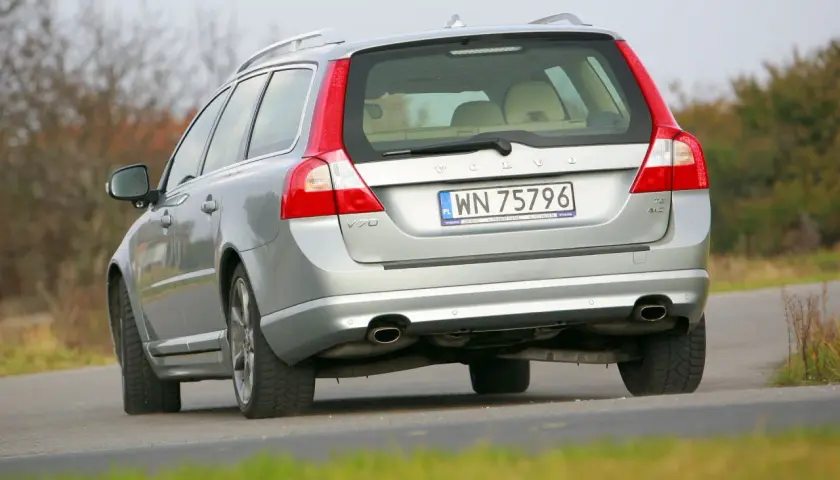 Jaką pojemność baku ma Volvo V70 i co to oznacza dla zasięgu?