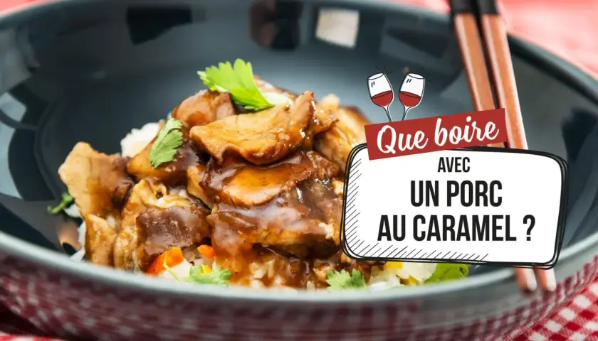 Un plat de riz avec du porc au caramel, garni de persil. Le texte demande "Que boire avec un porc au caramel ?".