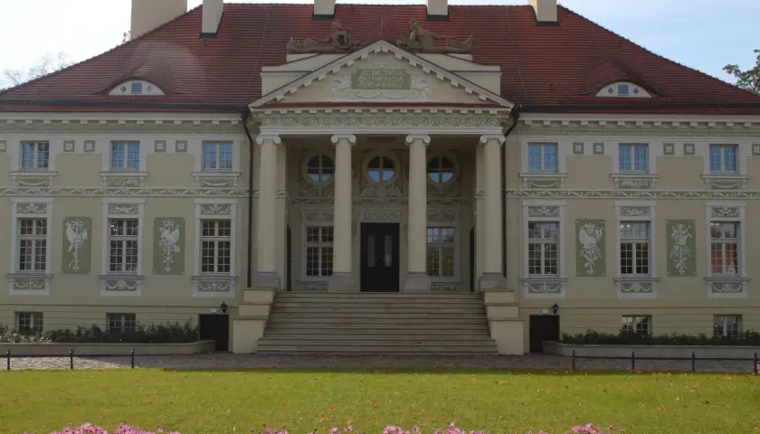 Pałac w Lewkowie godziny otwarcia - nie przegap wizyty w muzeum